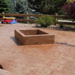 A fire pit in the middle of an outdoor patio.