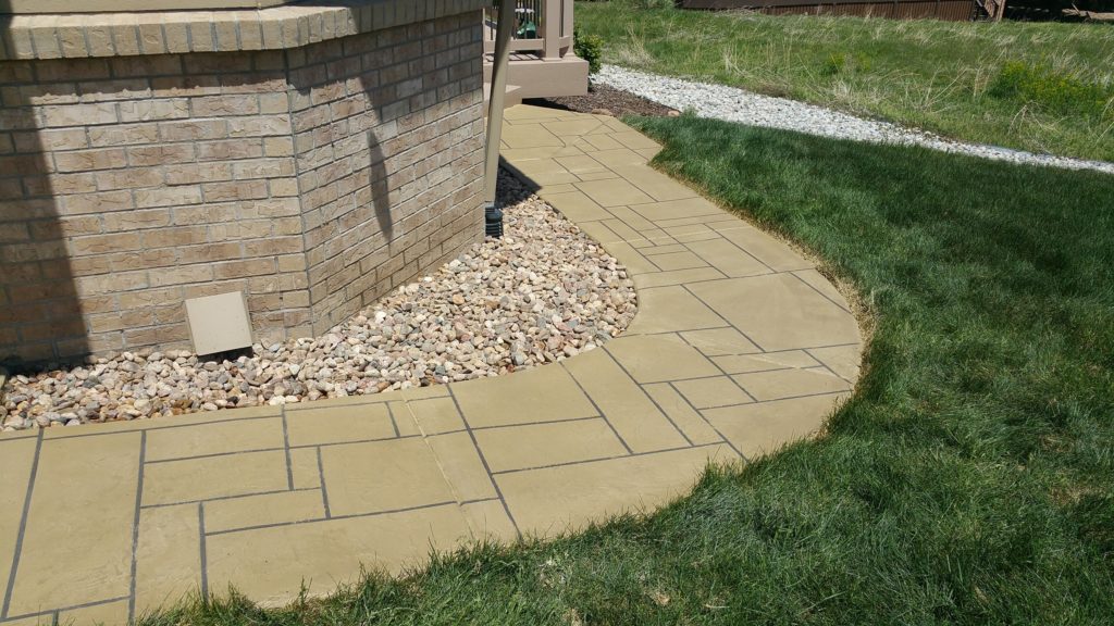 A walkway with brick and stone in the middle of it.